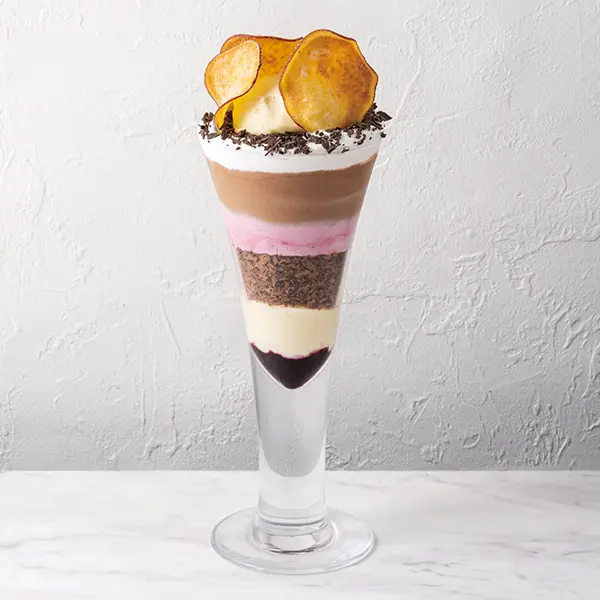 スイートポテトとカシスのチョコレートパフェ