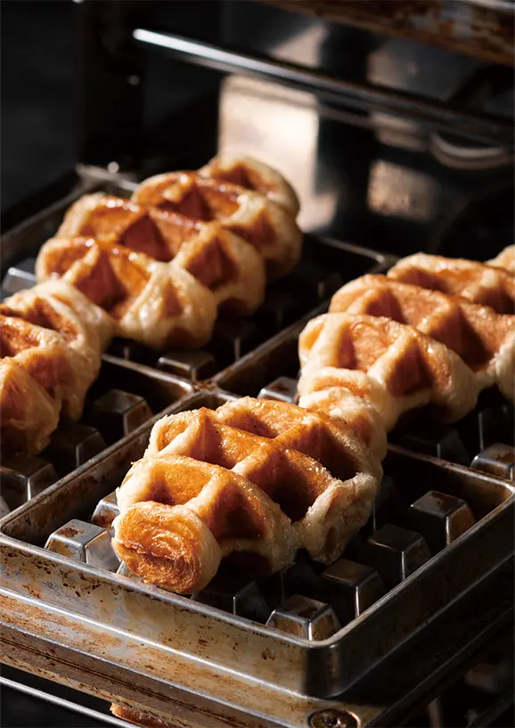 GODIVA GO！が国内初の焼き立てスイーツ専門店にリニューアル！店頭で焼きあげる「チョコクロッフル」登場