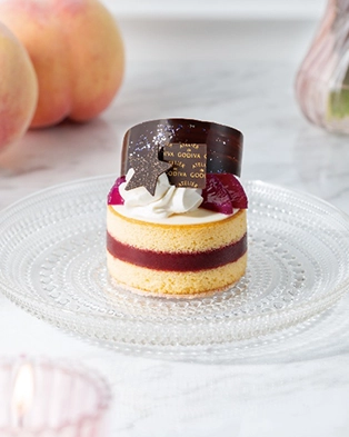 桃とラズベリーのホワイトチョコレートケーキ 七夕デコレーション