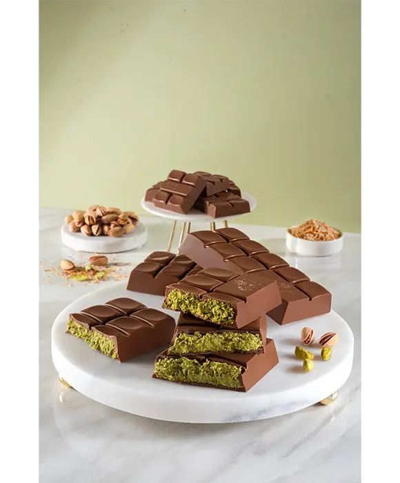 ドバイチョコレートにインスパイアされた、タブレットチョコレート登場！！ゴディバ「ミルクチョコレートタブレット ピスタチオ＆クリスピーカダイフ」～2025年11月7日（金）より期間・数量限定販売～