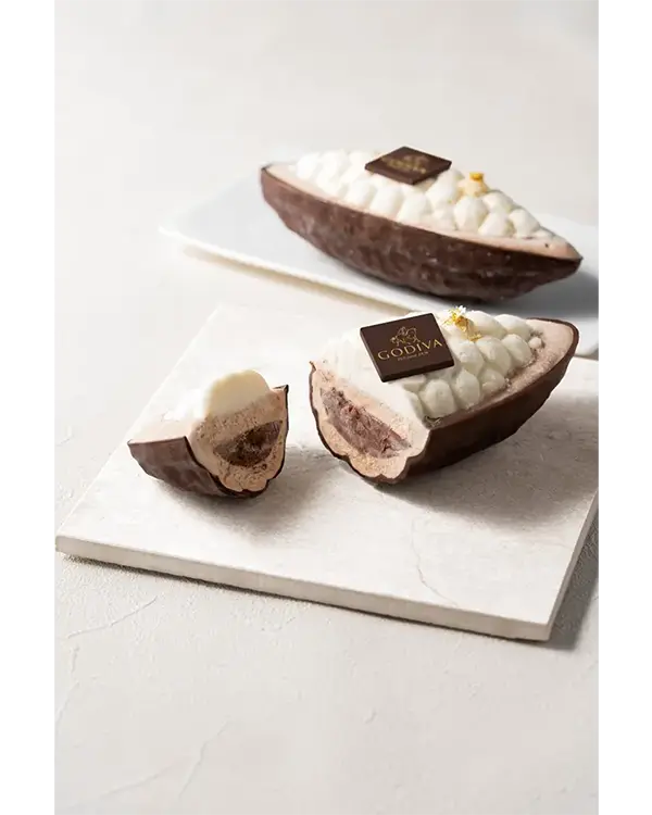 ゴディバ創業100周年記念！フランスのパティシエ兼アイスクリーム職人エマニュエル・リオン氏とのコラボレーション第3弾！！「トレゾール ～3つのチョコレートを楽しむアイスケーキ～​」～2026年4月13日（月）より～