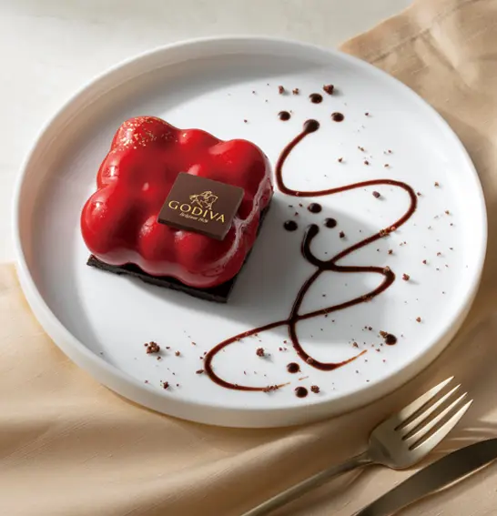 ゴディバ100周年アニバーサリーケーキ「チョコレートとラズベリーのムース」~2026年9月9日(水)より~